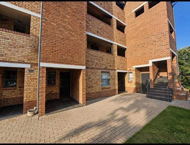 2 BEDROOM APARTMENT FOR SALE IN HEUWELOORD